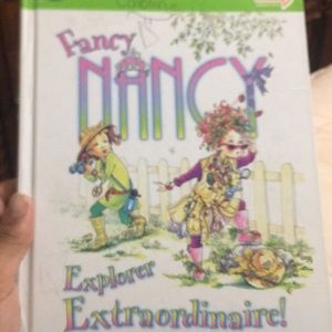 Fancy Nancy Explorer Extraodinaire